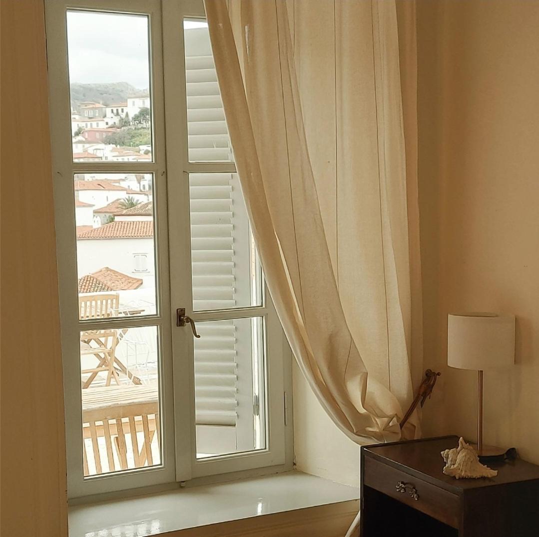Christina'S Stone House Apartment Хидра Екстериор снимка